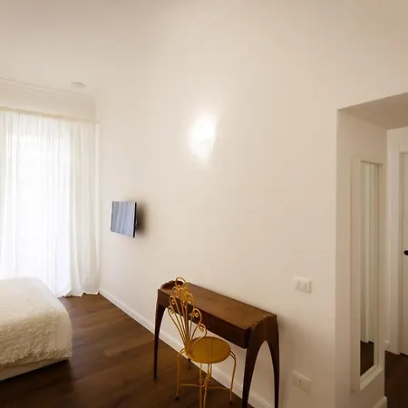 Domus Sansevero לינה וארוחת בוקר 4*